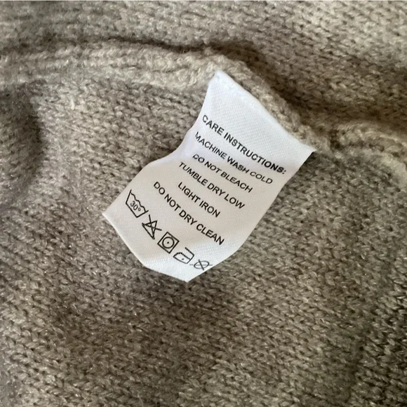 NWT Made With Love Gray/Beige Cardigan Button Down Detail Size Large - Picture 5 of 8